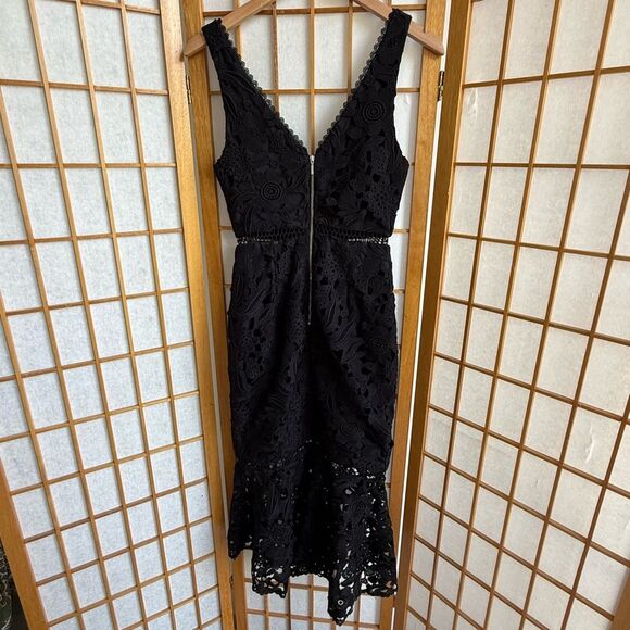 Nicholas Azalia Lace Plunge Dress in Black | Size 4 - Picture 5 of 9